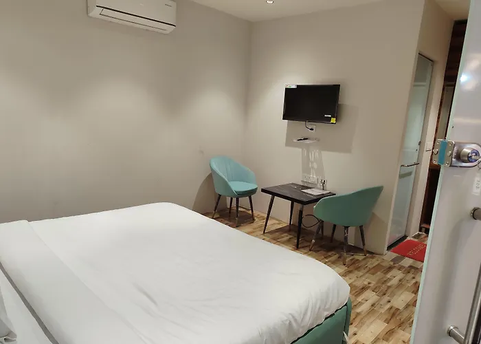 Rivaz Hotel And Restaurant New Delhi